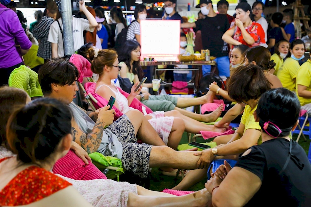 Dịch vụ massage chân tại chợ đêm Sơn Trà
